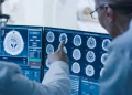 Quais médicos os homens devem procurar em cada fase da vida?