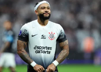 Saiba o que falta para o Corinthians oficializar renovação com Memphis Depay