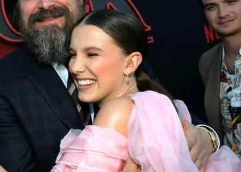 'Tive um ataque de pânico que durou três meses', declara Millie Bobby Brown