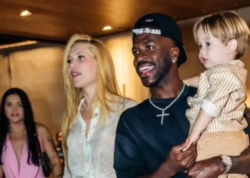 Virginia Fonseca leva Vini Jr. à festa de aniversário do sobrinho; veja