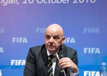 Infantino vive crise inédita e vê clima de