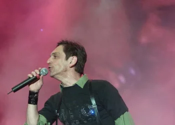 Paulo Miklos está internado com pneumonia e cancela show em MG