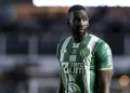 Jogador da Chapecoense é internado com lesão no pâncreas após enfrentar Cruzeiro