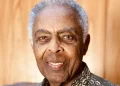 Gilberto Gil fica preso em elevador e é salvo por bombeiros