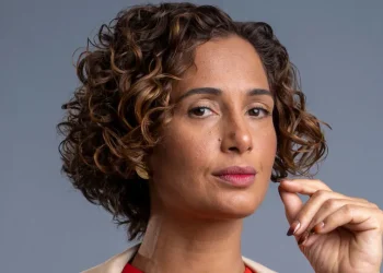 Camila Pitanga explica por que nunca fez botox e fala sobre sobre cuidados aos 47 anos