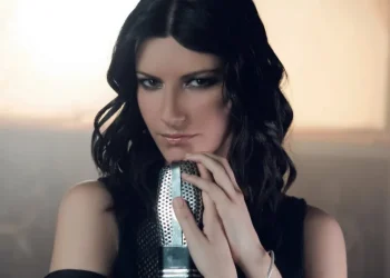 Laura Pausini fala de feat com Sandy e alfineta artistas atuais