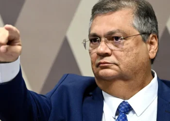 PF vai investigar indícios de crimes na destinação de emendas Pix, decide Dino