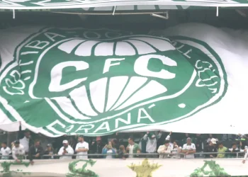 Em busca da reação, Coritiba recebe a lanterna Chapecoense para encerrar jejum no Couto Pereira
