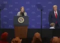 Trump corre atrás de menino no palco: