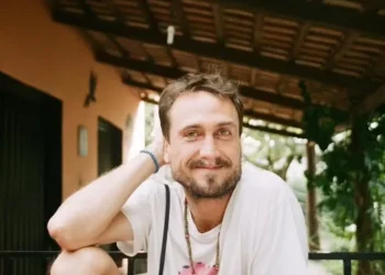 Após mudar de nome, ex-ator da Globo vai morar em ônibus em Goiás