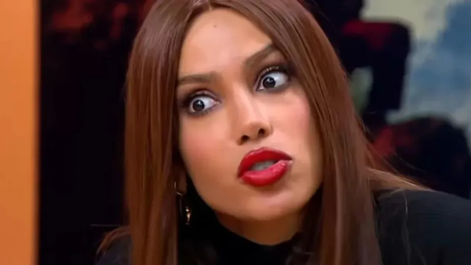 Anitta interrompe Cissa Guimarães ao vivo: