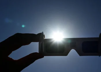 Eclipse solar vai escurecer o céu para 15 milhões de pessoas no mundo