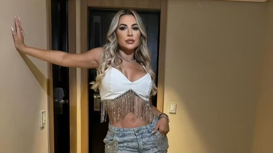 Deolane Bezerra