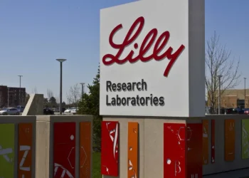 Eli Lilly processa seis empresas nos EUA por venda ilegal de retatrutida, molécula ainda em pesquisa