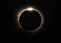 Eclipse solar foi presenciado na Rússia, Espanha, Groenlândia, Islândia e em parte de Portugal