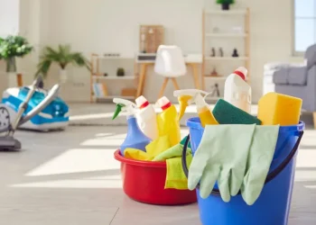 Anvisa proíbe 12 produtos de limpeza; veja quais devem sair de circulação