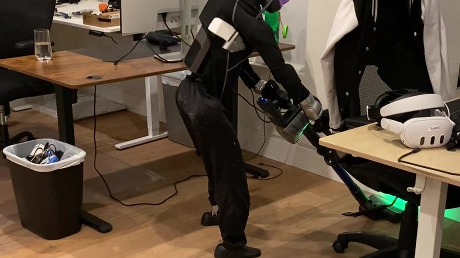 Tau Robotics comercializa serviço de limpeza com robôs humanoides Tau Robotics comercializa serviço de limpeza com robôs humanoides