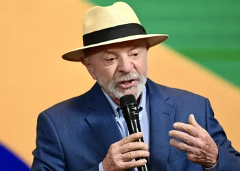 Lula adota reciprocidade e diz que EUA taxam país