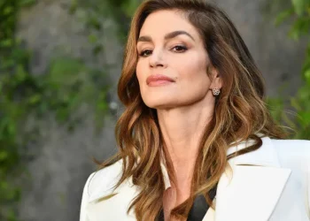 Filha de Cindy Crawford fala sobre vício do irmão e critica silêncio da família