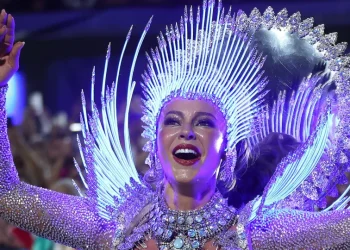 Grande Rio quer Paolla Oliveira de volta e trata atriz como única opção para substituir Virginia