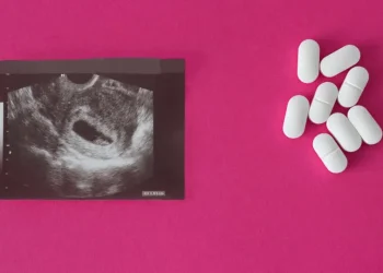 Metade das crianças grávidas com menos de 14 anos não recebe opção de aborto legal, diz pesquisa