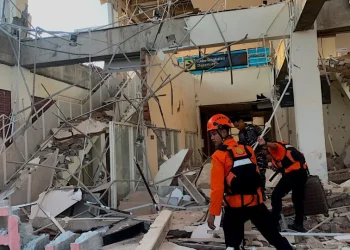 Terremoto de magnitude 7,7 deixa dezenas de mortos na Indonésia