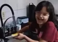 Menina tem ataque de riso de mais de 3h (que esconde problema de saúde)