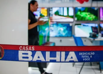 Justiça suspende demissões das Casas Bahia e restringe novos cortes