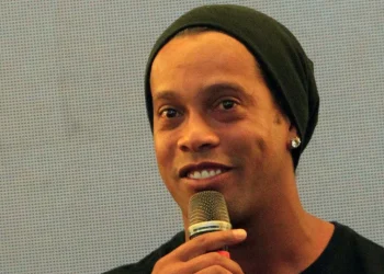 Ronaldinho é apresentado na Itália: