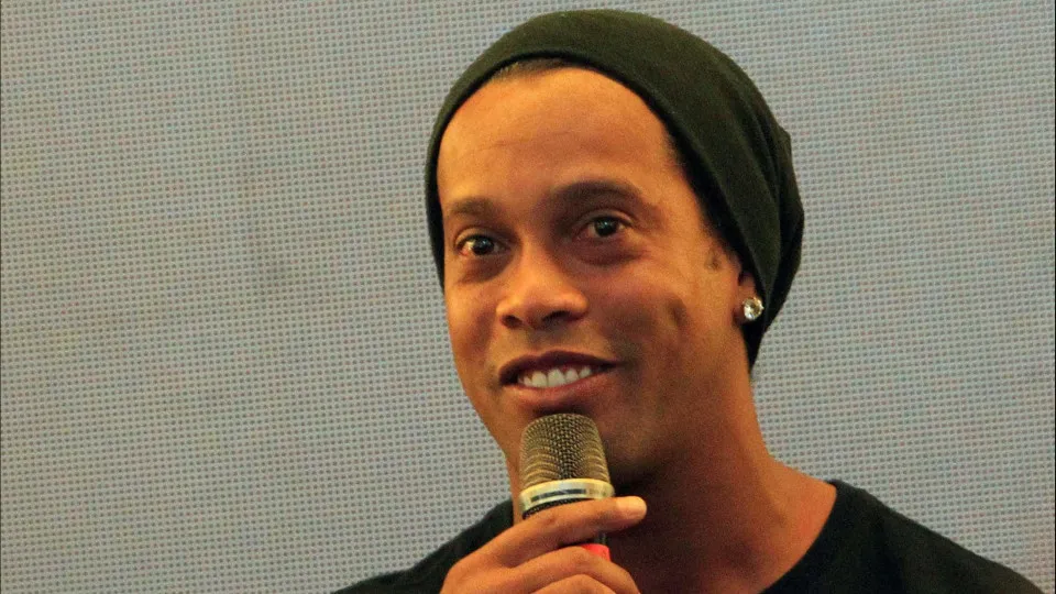 Ronaldinho é apresentado na Itália: