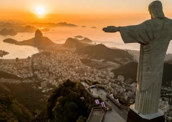 Cristo Redentor se prepara para compensar impacto ambiental do turismo