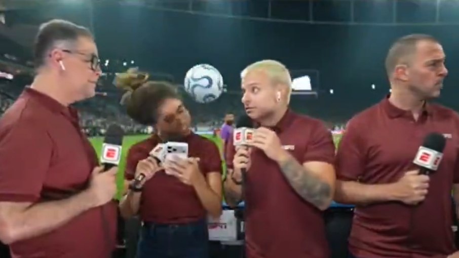 Repórter da ESPN é atingida por bola Repórter da ESPN é atingida por bola