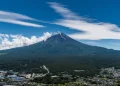 Pai deixa filho de 7 anos sozinho no Monte Fuji para continuar caminhada