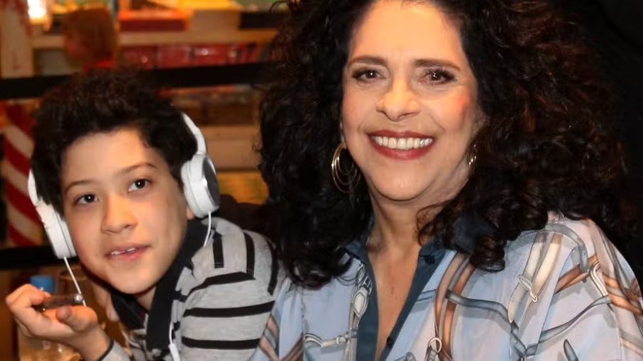 O filho da cantora pediu a exumação do corpo de sua mãe O filho da cantora pediu a exumação do corpo de sua mãe