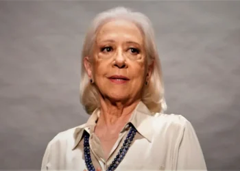 Fernanda Montenegro faz mãe viciada em bingo na série