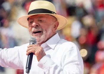 Foto de Lula com chapéu na urna não é propaganda eleitoral, diz MP