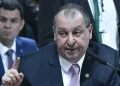 Relator da escala 6x1 promete texto na quinta (27) e avalia mudança na versão da Câmara
