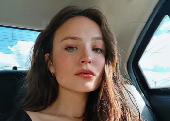 Larissa Manoela deixa papel de Carmen Miranda após mudança nas filmagens
