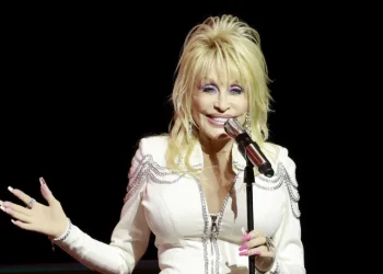 Revelada a causa da morte de Dolly Parton em comunicado da sua equipe