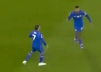 Tensão no Chelsea: Pedro Neto manda o capitão do time