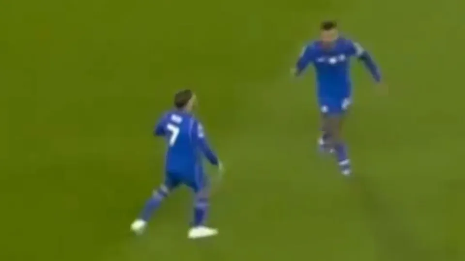 Tensão no Chelsea: Pedro Neto manda o capitão do time