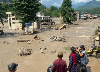 Avalanche de lama causa pânico no Tibete e Nepal; centenas somem