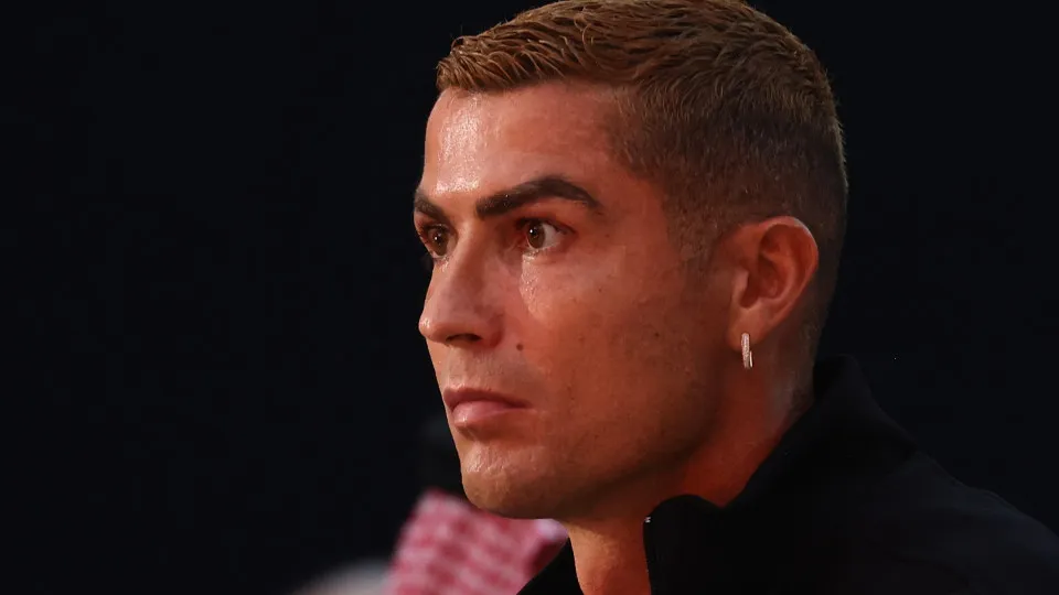 Al-Nassr supera expulsão de Bento, CR7