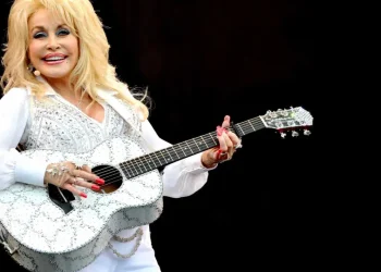 Dolly Parton deixou canção inédita em cápsula do tempo trancada até 2046