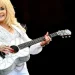Dolly Parton deixou canção inédita em cápsula do tempo trancada até 2046