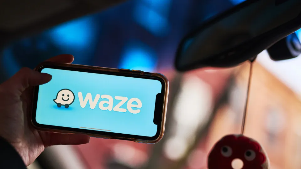 Waze suspende alertas de
