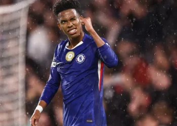 Chelsea vence o Luton Town com ajuda de Estêvão e avança na Copa da Liga