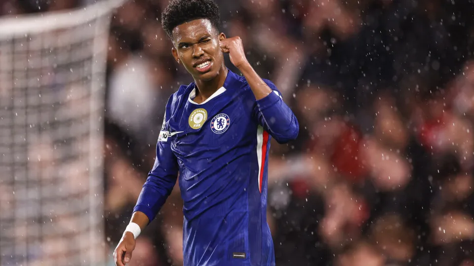 Chelsea vence o Luton Town com ajuda de Estêvão e avança na Copa da Liga