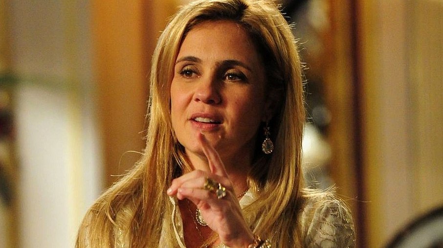 Adriana Esteves viveu Carminha em
