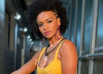 Ex-BBB Natália Deodato chora nas redes e fala sobre resiliência